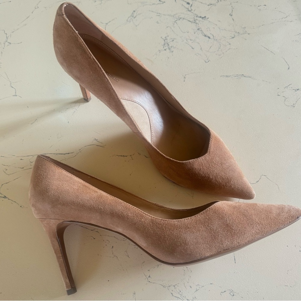 Banana Republic Madison Suede pumps